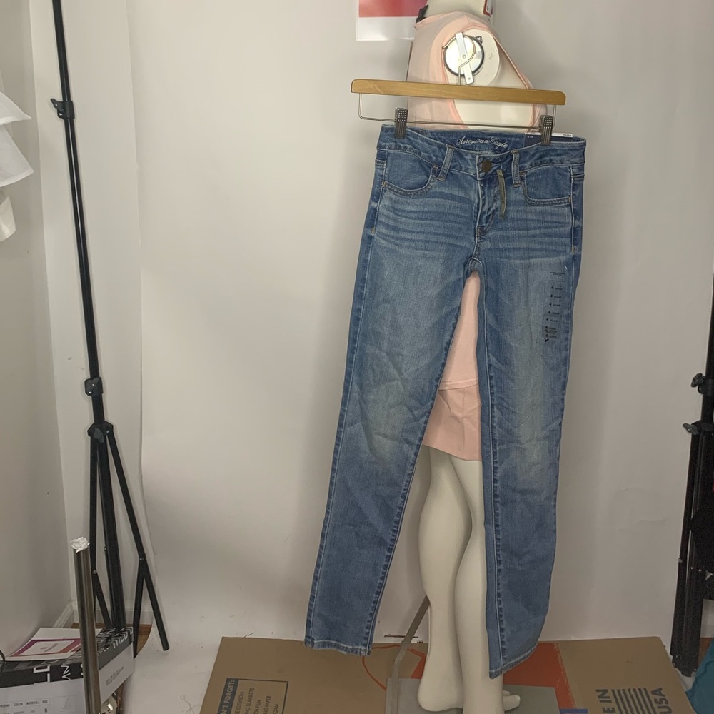 NWT American Eagle Outfitters Jeggings ; Size 4